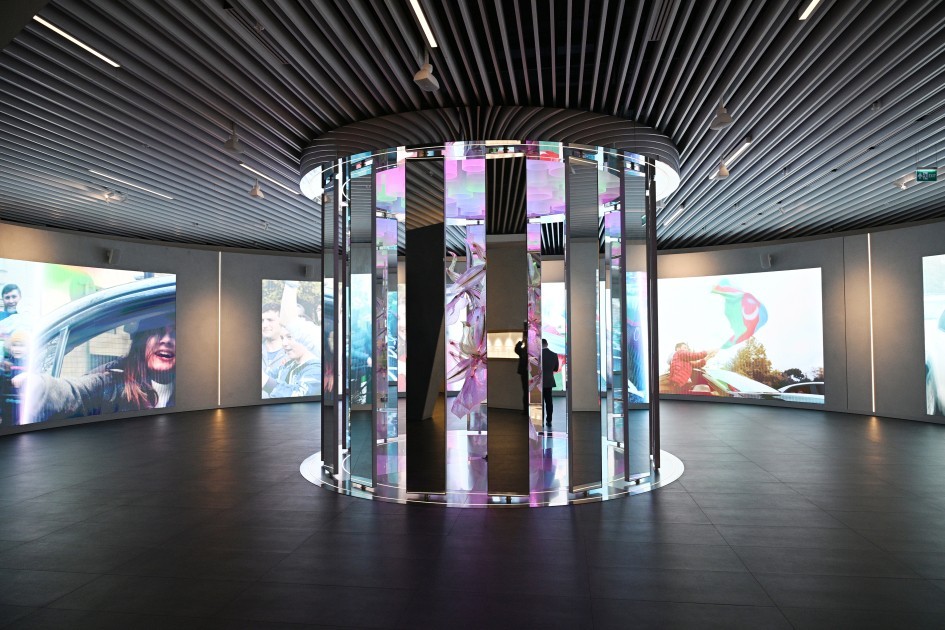 Bütün şəhidlərimizin adları Zəfər muzeyindəki divarahəkk edilib - FOTOLAR