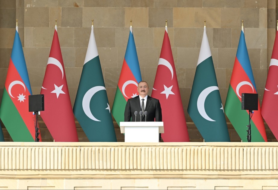 Bakıda hərbi parad başa çatdı -YENİLƏNİB (FOTOLAR)