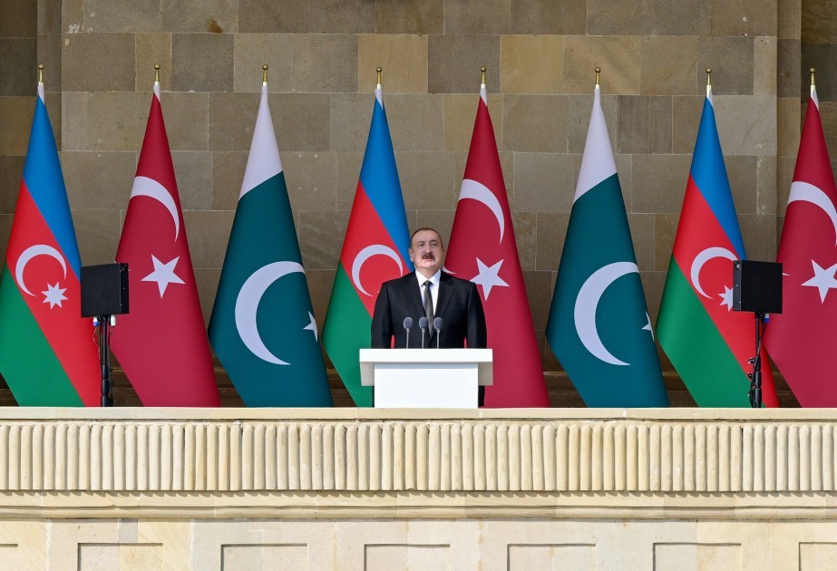 Bakıda hərbi parad başa çatdı -YENİLƏNİB (FOTOLAR)