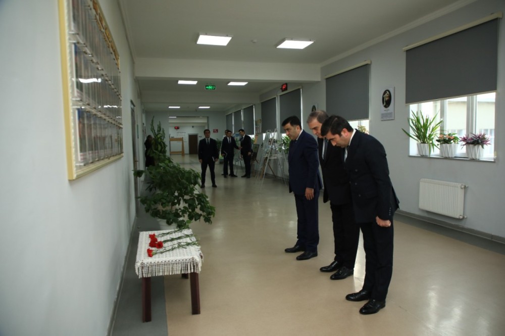 Niyazi Bayramov 10 nömrəli tam orta məktəbdə vətəndaşlarla görüşüb -FOTOLAR