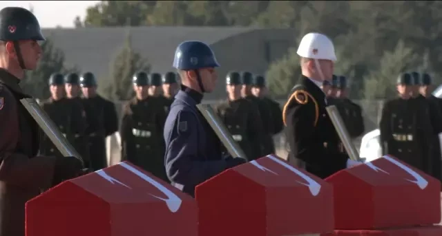 Təyyarə qəzasında şəhid olan hərbçilərlə vida mərasimi keçirilir- FOTO