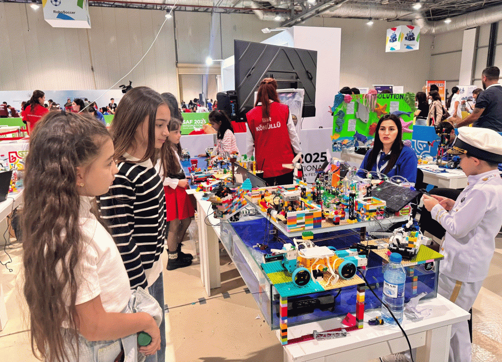 Paytaxt məktəbliləri SAF 2025-də