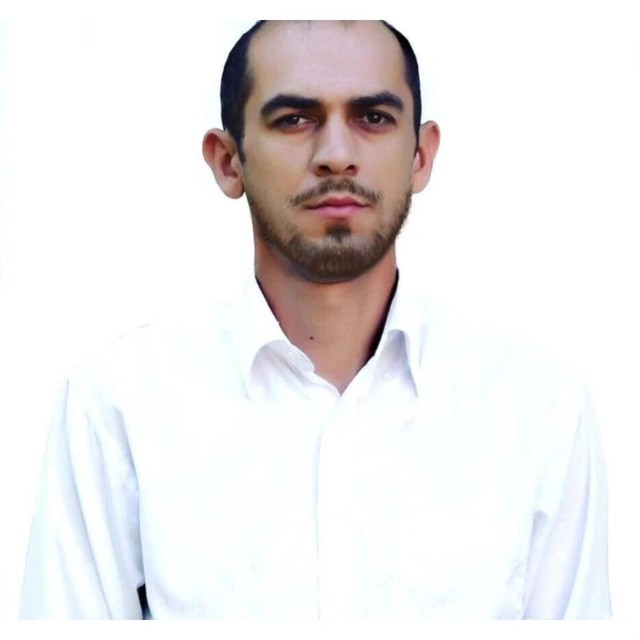 Direktoru Əfsələddin Buğayev 99 min manatı mühafizəçilərə verir