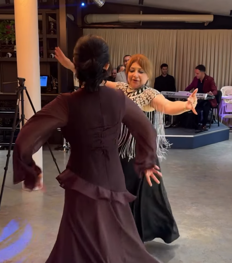 Razinin keçmiş qaynanası ilə rəqsi gündəm oldu - FOTO