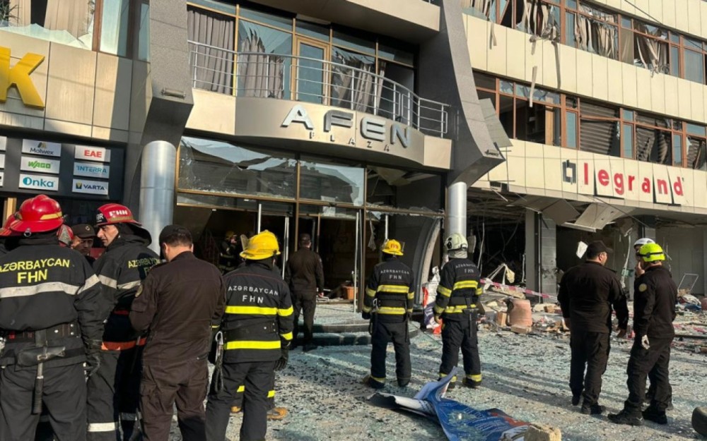 Bakıdakı partlayış bu plazada baş verib - YENİLƏNİB