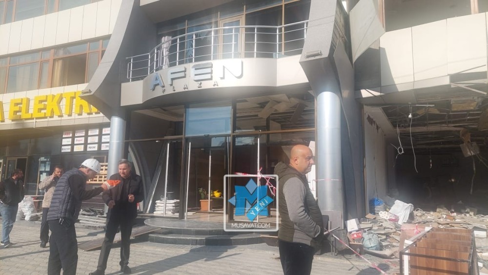 Partlayış olan plazadan ən son görüntülər: Dağıntılar belə təmizlənir -FOTOLAR