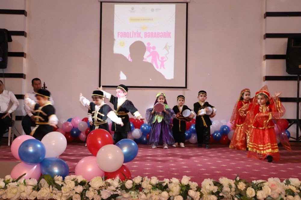 Beynəlxalq Əlillər Günündə Ağstafada xüsusi qayğıya ehtiyacı olan uşaqlar üçün “Fərqliyik, bərabərik” adlı bədii-əyləncəli tədbir keçirilib