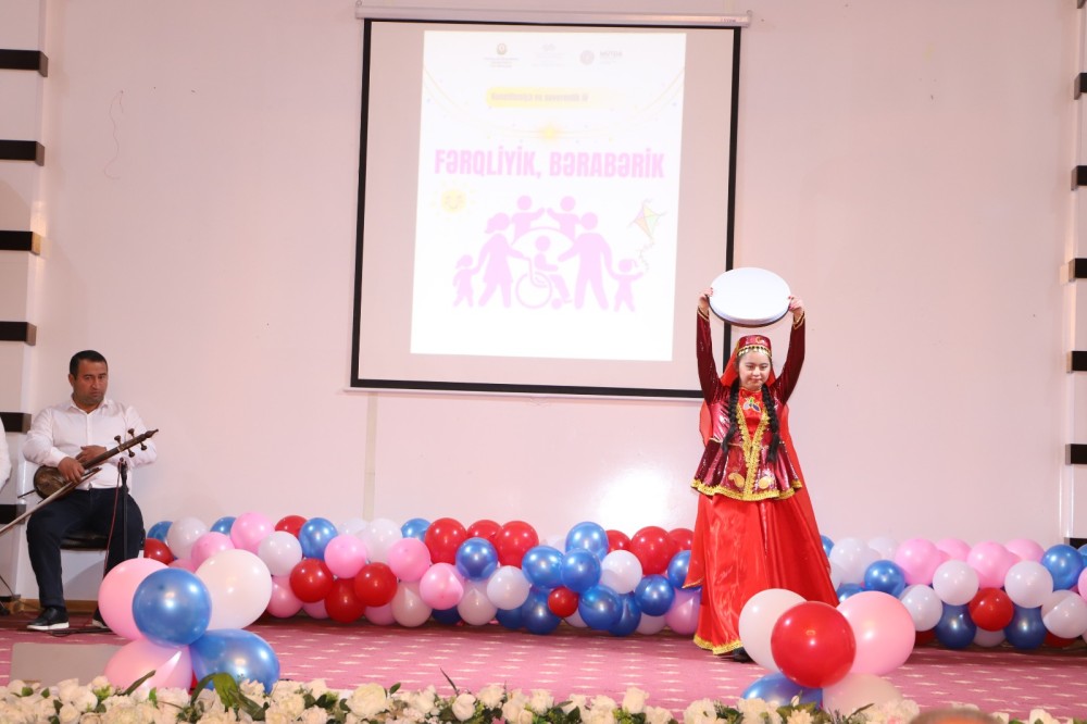 Beynəlxalq Əlillər Günündə Ağstafada xüsusi qayğıya ehtiyacı olan uşaqlar üçün “Fərqliyik, bərabərik” adlı bədii-əyləncəli tədbir keçirilib