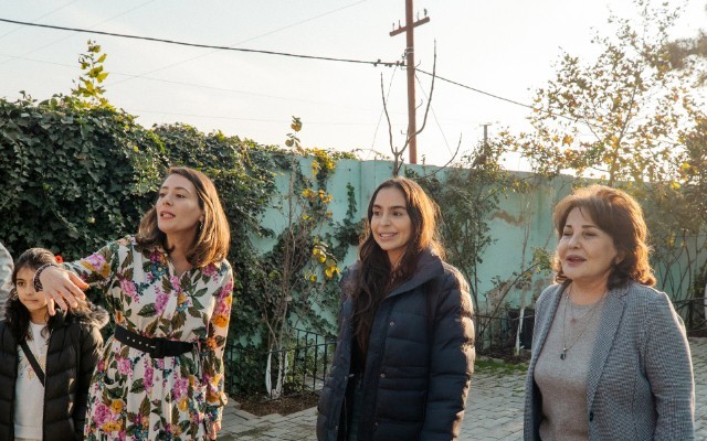 Leyla və Arzu Əliyeva sığınacağa sovqat aparıb, avtobus bağışladılar -FOTOLAR