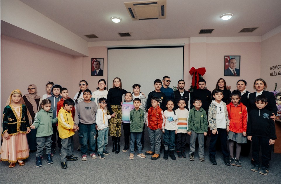 Prezidentin qızı və gəlini sığınacaqda -FOTOLAR