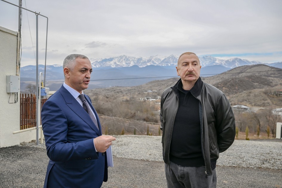 İlham Əliyev Heyvalı kəndində görülmüş işlərlə tanış oldu -FOTOLAR (YENİLƏNİB)