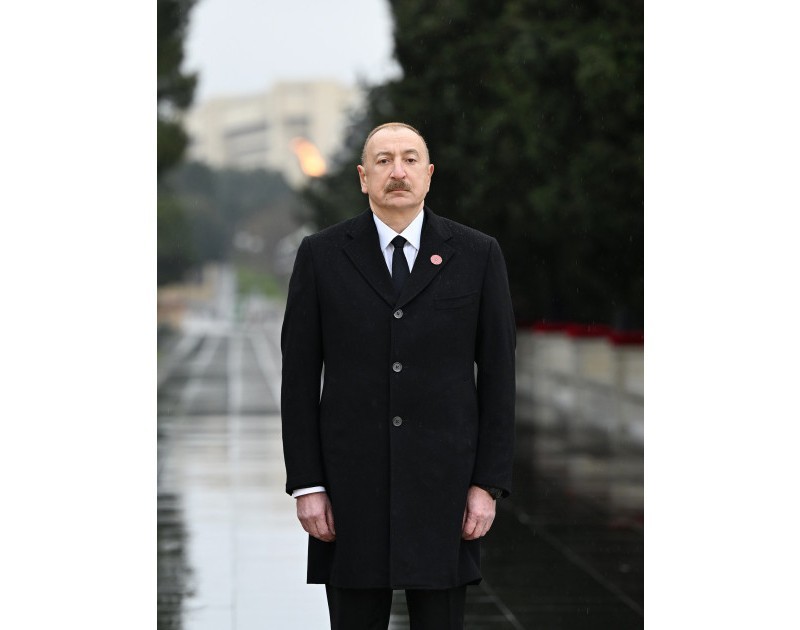 Prezident 20 Yanvar şəhidlərinin xatirəsini yad etdi -FOTOLAR