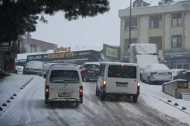 Güclü qar İstanbulda həyatı iflic edib- FOTOLAR